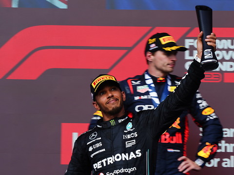 Lewis Hamilton et Charles Leclerc disqualifiés
