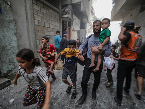 Gaza pilonnée par Israël, appels à une trêve humanitaire