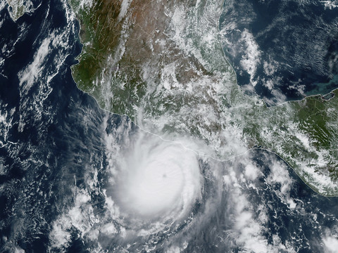 Le puissant ouragan Otis a touché terre près d'Acapulco au Mexique