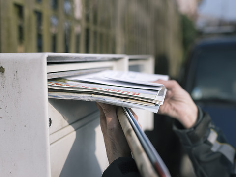 Filiale de La Poste: 400 Romands pourraient perdre leur poste