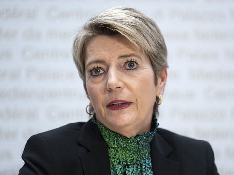 Karin Keller-Sutter renoue avec les visites de haut niveau à Paris