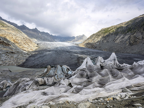 Nouvelle grotte au glacier du Rhône: les autorités saisies