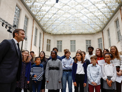 Macron inaugure sa Cité pour la langue française