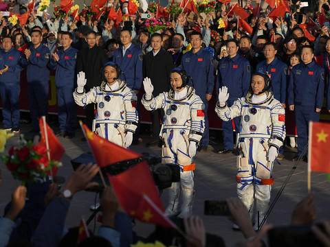 Des astronautes chinois de retour sur Terre, 