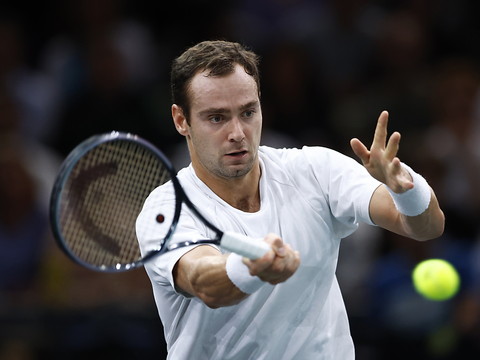 Alcaraz battu d'entrée par Safiullin