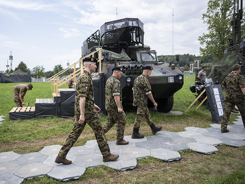 L'armée doit pouvoir disposer d'effectifs plus importants