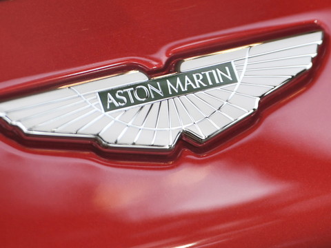 Aston Martin décroche après l'annonce d'un retard de production