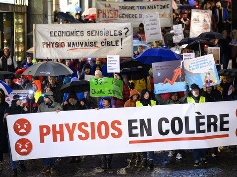 A Lausanne, les physiothérapeutes romands affichent leur colère