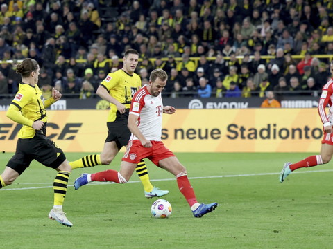 Bundesliga: Leverkusen continue, le Bayern corrige Dortmund