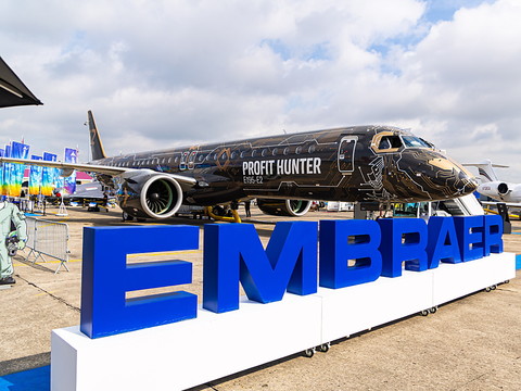 Embraer sort du rouge au troisième trimestre