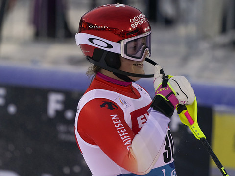 Mélanie Meillard 7e, Vlhova victorieuse