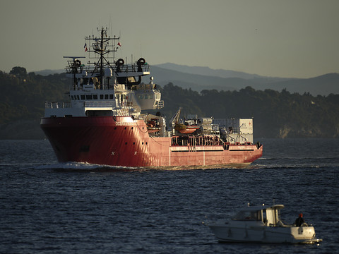 Le navire-ambulance Ocean Viking sauve 128 migrants en Méditerranée