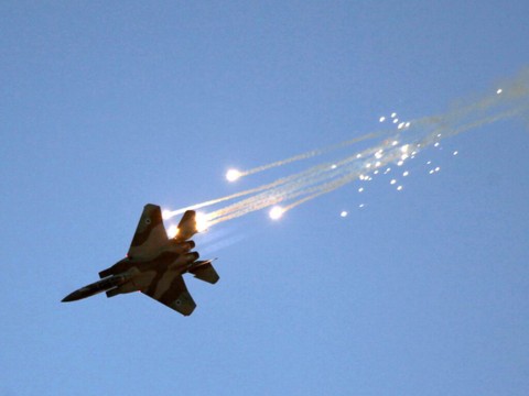 Des avions israéliens frappent la Syrie après des tirs sur le Golan