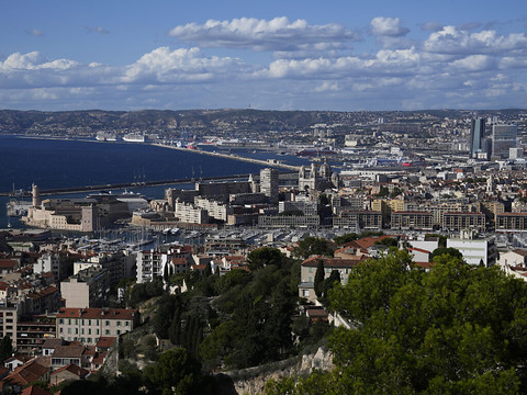 Deux tués par balles sur un parking à Marseille