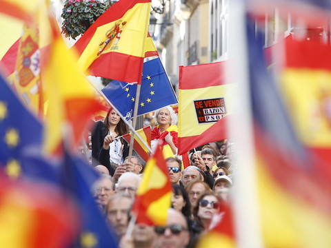 La droite espagnole dans la rue contre Pedro Sánchez