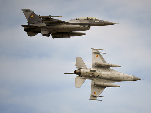 Des pilotes ukrainiens formés au F-16 en Roumanie à l'horizon 2024