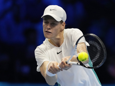 Sinner bat Djokovic pour la première fois
