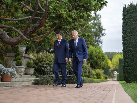 Biden et Xi renouent le dialogue, mais exposent leurs différends