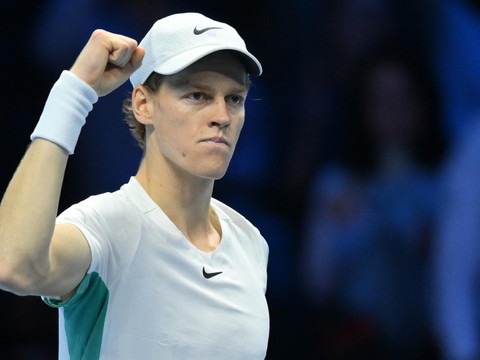 Jannik Sinner sauve la tête de Novak Djokovic