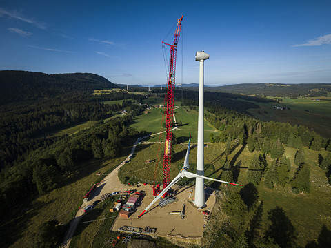 Recours rejetés contre deux parcs éoliens à Neuchâtel et Berne