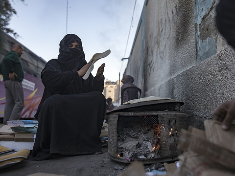 Le carburant commence à entrer à Gaza, 26 morts dans une frappe
