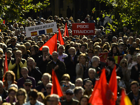 Dizaines de milliers d'Espagnols contre l'amnistie des séparatistes