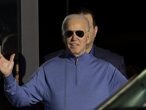 Biden appelle à 