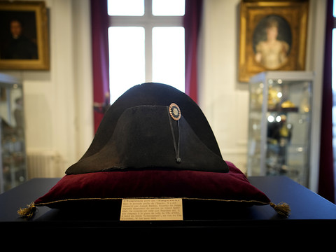Un chapeau de Napoléon Ier s'envole à 1,932 million d'euros