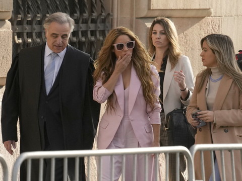 Shakira s'évite un procès en Espagne en échange d'une lourde amende