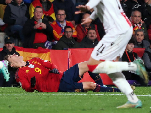 Rupture d'un ligament croisé du genou pour Gavi
