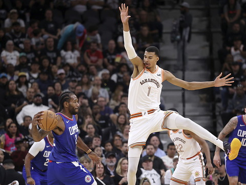 Une neuvième défaite de rang pour les Spurs