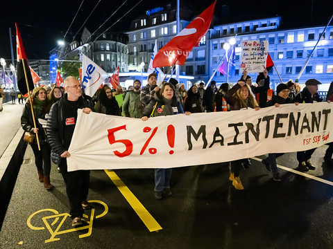 Lausanne: 500 fonctionnaires dans la rue pour une hausse de 5%