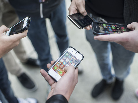 Les jeunes remplacent leur smartphone en moyenne tous les trois ans