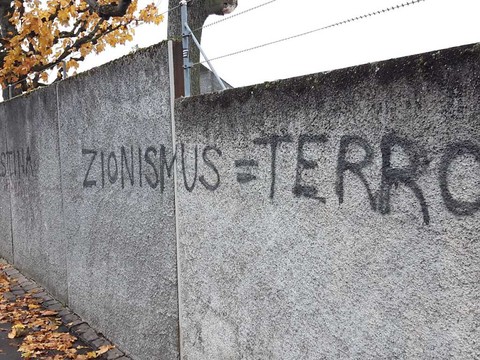 Mur du cimetière juif de Bâle couvert de slogans anti-israéliens
