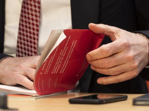 Limiter la communication des autorités avant les votations