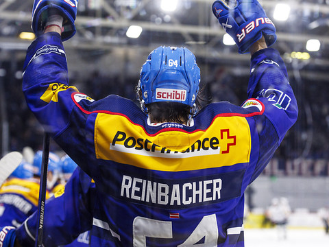Fribourg perd sa place de leader, Genève mate Ambri