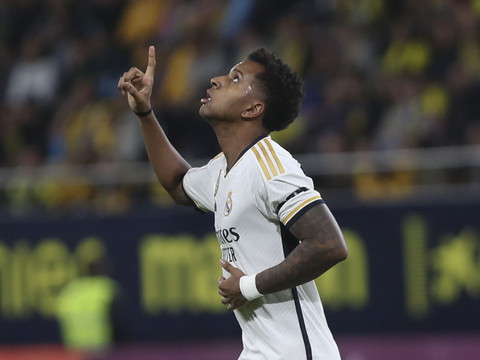 Le Real Madric gagne à Cadix et prend la tête du championnat