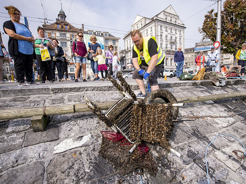 L'abandon de détritus continue de reculer en Suisse