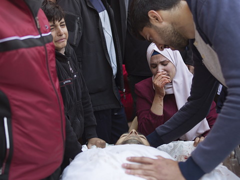 Israël reprend ses bombardements, 5 otages confirmés morts