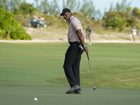 Woods en progrès pour son 2e jour de reprise