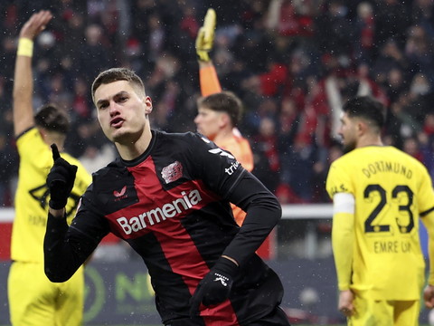 Leverkusen arrache le nul contre Dortmund et reste en tête
