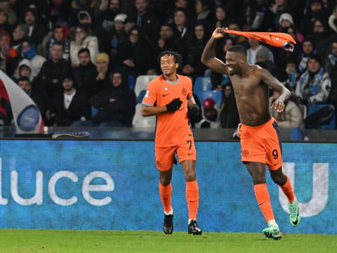 Inter bat Naples et reprend la tête