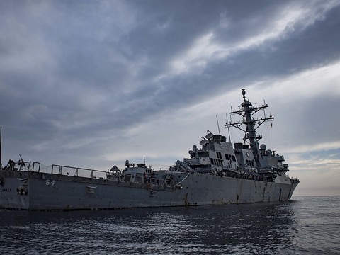 Un destroyer américain abat des drones en mer Rouge