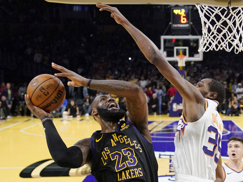 LeBron James une fois de plus irrésistible