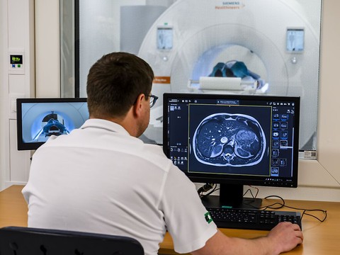 Nouvelle technique d'IRM assistée par IA testée au CHUV de Lausanne