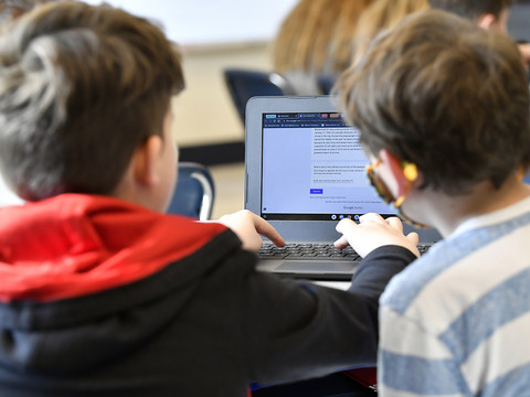 Zoug introduit l'IA comme moyen didactique dans ses écoles
