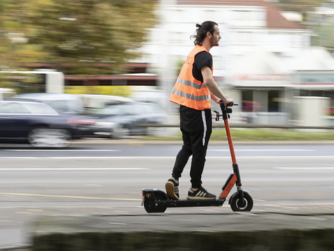 Les trottinettes électriques sont pratiques, mais dangereuses