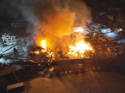 Scierie en feu à St-Johann (SG): gros dégâts mais pas de blessé