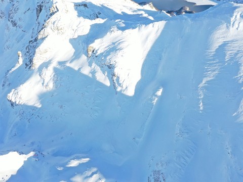 Un Italien de 42 ans tué par une avalanche près de Bivio (GR)