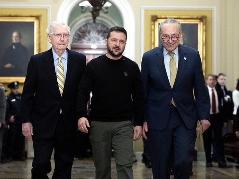 Zelensky multiplie les contacts à Washington